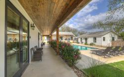 Schubert Inn Suite A with Pool-Grill - 2Blks to Main