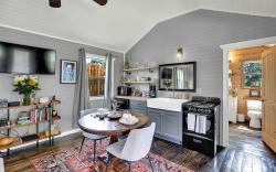 Luxurious & Intimate Cottage in Fred Wine Country!