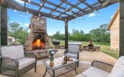 Luxury Home with Fire Pit & Hill Country Views