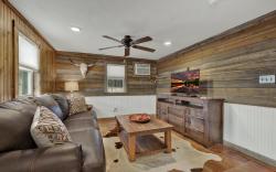Ohana Ranch Cabin - 12 minutes to Historic Main St
