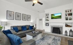 Awesome Haus with Gameroom, 4Blks to Center of Town!