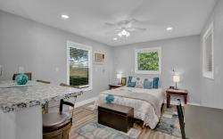 Grey Haus Casita-Peaceful Hill Country Views!
