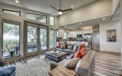 Upscale 5BR Home on Lake Travis with HotTub & Lake Views