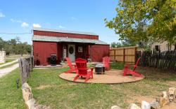 Gorgeous Barn Cabin 10min from Main St!