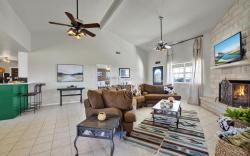 Casa Blanca: Hot-tub, Fire Pit, Hill Country Views