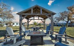 Windmill Meadows Cottages-Firepit-Hill Country Views!!