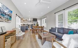 The Grove-A Charming Cottage - 2 blks to Main St