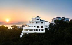 Miyue Shenzhen Blue and White Holy Island Cliff Pool Hotel