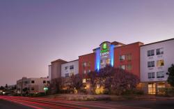 Holiday Inn Express Hotel & Suites Belmont By IHG