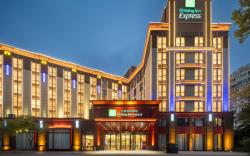 Holiday Inn Express Shanghai Putuo By IHG