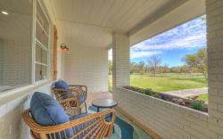 River Oaks Retreat with Hot Tub