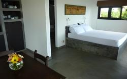 Laras Place