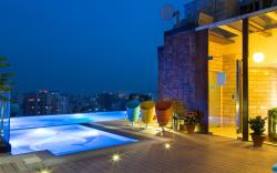 Six Seasons Hotel