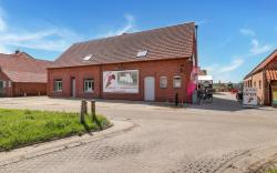 Cottage on sheep farm with gelateria