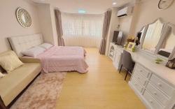 Luxury Room at Nimman Rd. 45 SQM Maya Night Bazaar