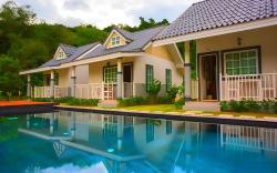 Suksompong Resort