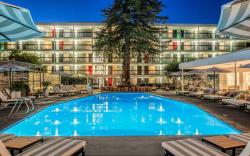Hotel Paradox, Autograph Collection