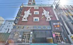 Hotel Khan