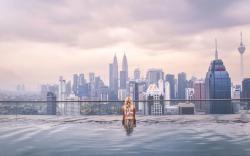 Studio Lovely Stay Sky Pool Regalia KLCC View