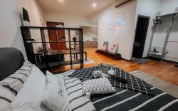 Studio Lux Cinema Room KL Regalia Suite_Sky Pool