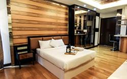 Studio Modern Staycation_Regalia_KLCC View SkyPool