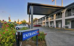 Crossroads Inn - Downtown Sacramento