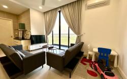D'Pristine 4 bedder condo opp legoland (13pax)