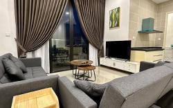 D’pristine 4 bedder sea view condo opp legoland