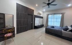 Seri Austin near Dato Onn AEON New Cathay YiJia
