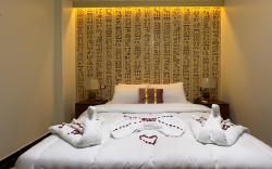 Pyramids View Modern Apartment & Pharaohs Alphabet