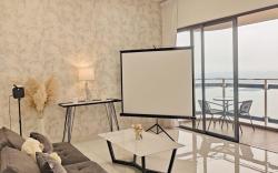 Luxury Sea View Suite, 3 Rooms, 2 Bathrooms, Suitable for Families of 5-10, Jinhaiwan @ Danga Bay