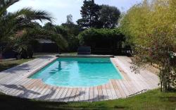 Jolie villa avec piscine    6 kms des plages