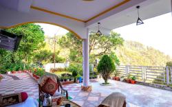 Nature's Vibe Homestay-Hill View, Garden and Patio