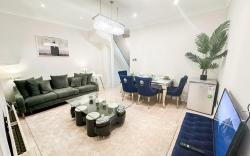Cosy 3BR house w. PVT garden & Free Parking Ilford
