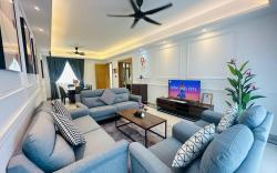 Emerald Cove 4BR unit at R&F Princess by ANJU
