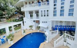 Luljettas Place Garden Suites