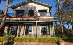 Mistair 5BR Private Villa Cook & Staff, Pool Table