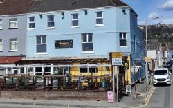 Hooper's Sandy Beach Guest Rooms