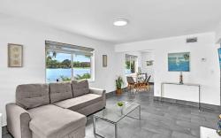 Charming 2BR Lakefront Cottage in Davie near Beach