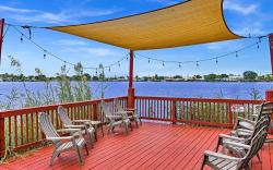 Beautiful Cozy Lakefront Home*Casino*Airport*Beach