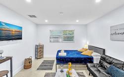 Hollywood Large Studio Close to Beach & Casino LB3