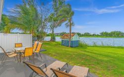 BR Lakeside Getaway - Peaceful Waterfront Stay