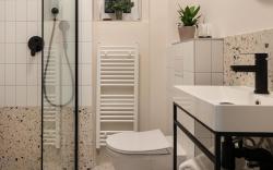 Design 1BDR apartment w/ balcony