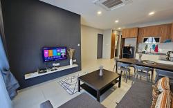 Lovely Podium CityView 3Bedroom with Pool A2