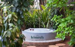 Stay Leisurely Peace Lily 2BHK Jacuzzi, Karjat 