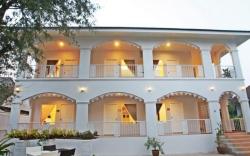 Banlomnow Hotel