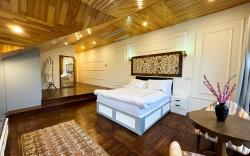 Tree of Life Lakeside Cottage, Srinagar