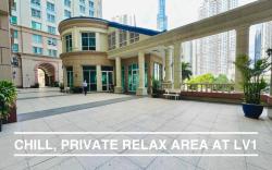 2Q Apartment rooftop pool