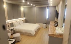 AVA MOTEL