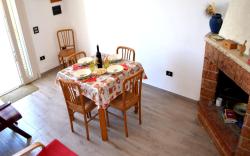 Taki holiday home on the first floor with two bathrooms in San Foca